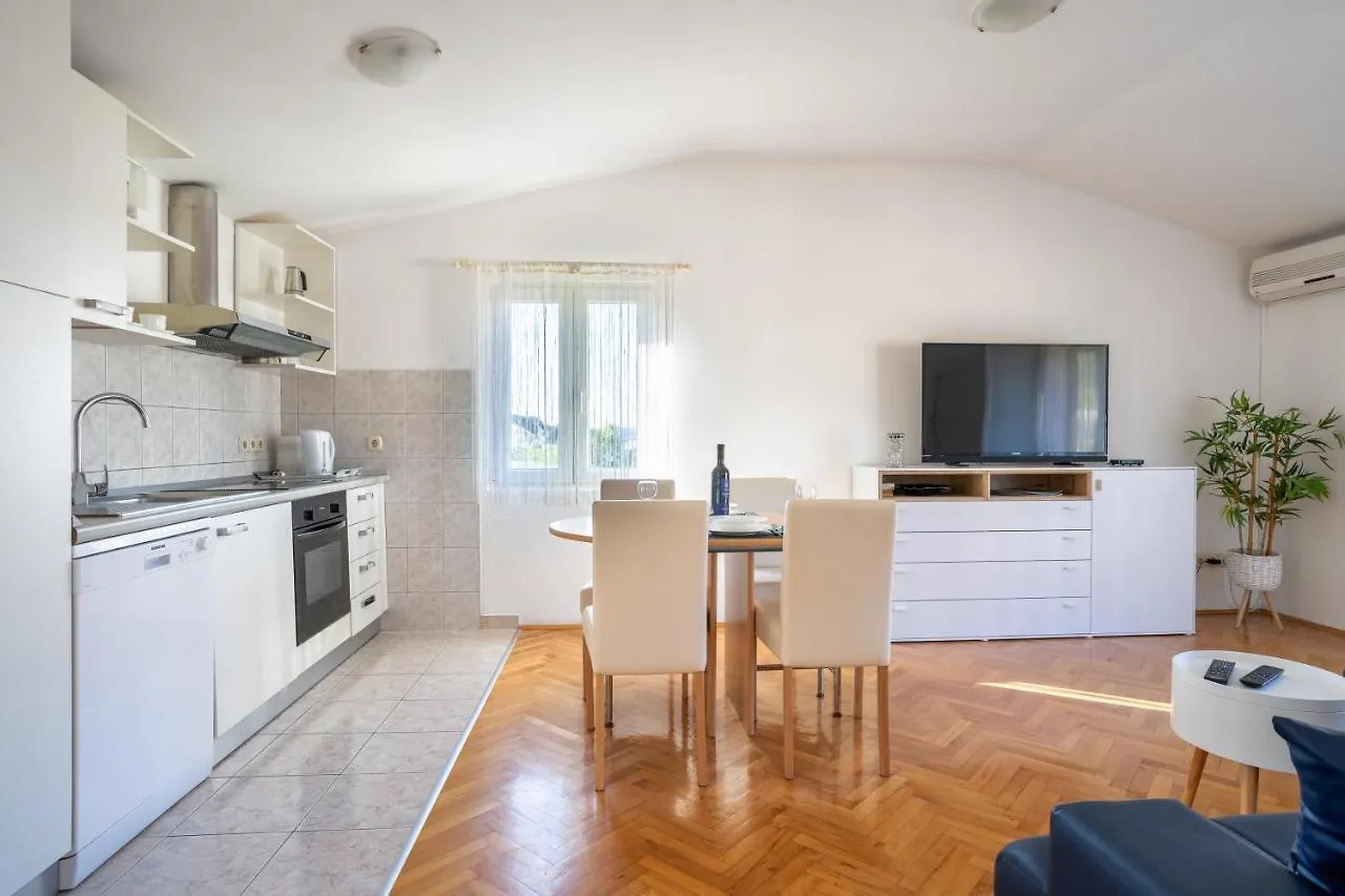Apartment Pelicaric Sali Dugi Otok