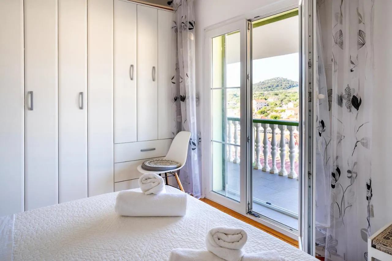 Apartment Pelicaric Sali Dugi Otok